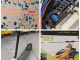 quatre photos différentes d'un scooter et d'un skateboard dans un magasin