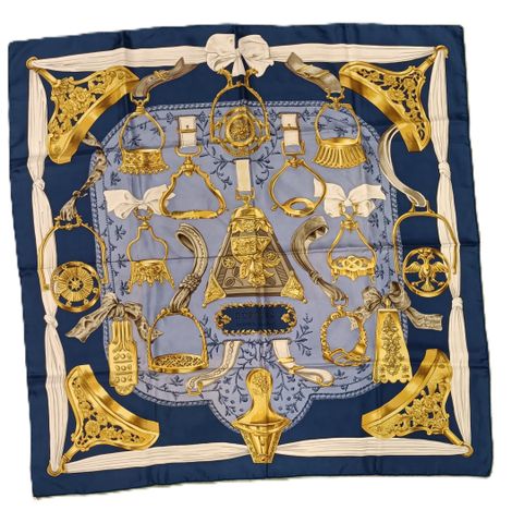 HERMES Paris. « Etriers », carrée de soie fond bleu