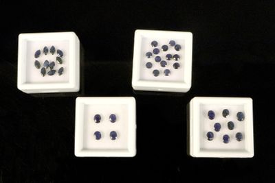 SAPHIR bleu. Lot de 35 saphirs, totalisant 10.41 carats envi…