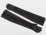 une paire de gants en cuir noir sur fond blanc