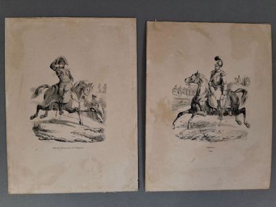 Deux dessins représentant un homme et une femme sont accrochés au mur.