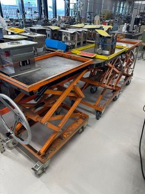 une photo d'une usine où se trouvent de nombreuses machines
