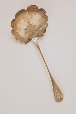 cuillère plaquée argent, avec un manche et une cuillère en forme de fleur