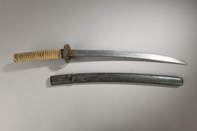 two knives are laying on a table next to each other