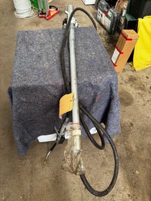 l'image d'une machine installée dans un garage