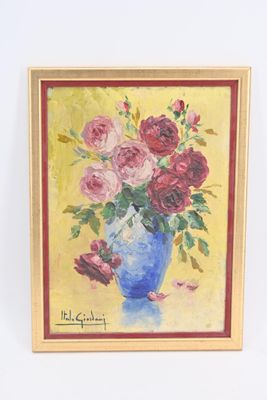 une peinture représentant des roses dans un vase bleu sur fond jaune