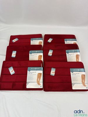 six paires de sous-vêtements pour homme de couleur rouge, portant des étiquettes