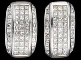 paire de boucles d'oreilles en or blanc et diamants, signées Van Cleef