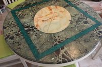 Table guéridon ronde dessus en trompe œil imitant le marbre … (photo 3)