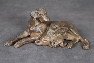 Pierre CHENET (XXème siècle) Chienne allaitant ses chiots Pe… - Photo 1