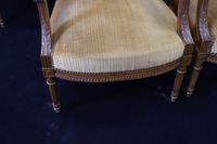 Suite de quatre fauteuils en noyer mouluré et sculpté. (photo 4)