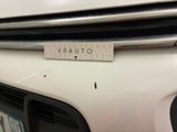 a sticker on the front of a car that says vpauto