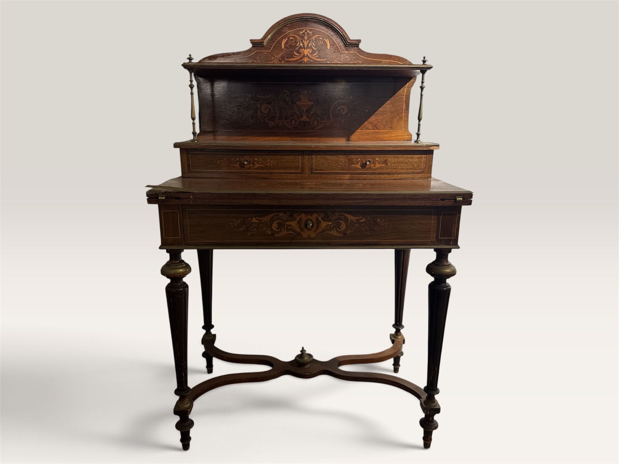 Bonheur du jour formant bureau en bois de plaquage et marque…