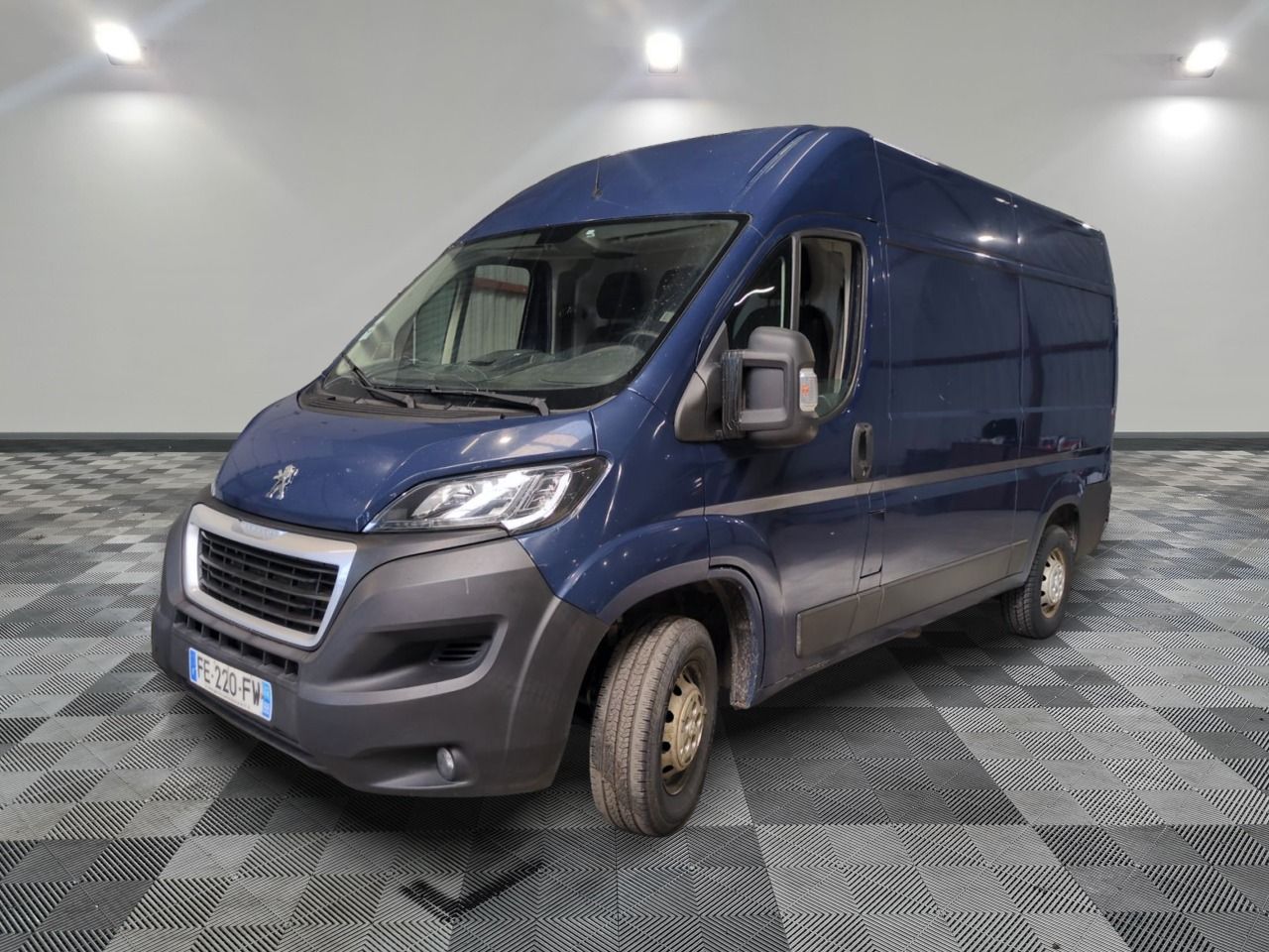 PEUGEOT Boxer 335 L2H2 BlueHDi 160 Premium Pack - 2019 à réviser