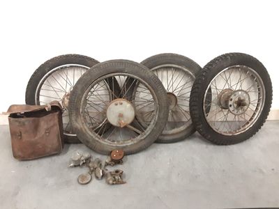 Ensemble de pièces pour moto anciennes comprenant : 4 roues …