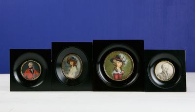 4 miniatures rondes ou ovales. - Photo 1