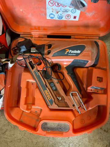PASLODE – Cloueur à gaz IM90I avec boite à clous