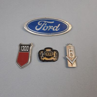 Ford 1 insigne ovale (usures) et 1 écusson Ford Taunus 1300 …