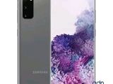 le Samsung Galaxy S20, avec un motif de fleurs violettes au dos