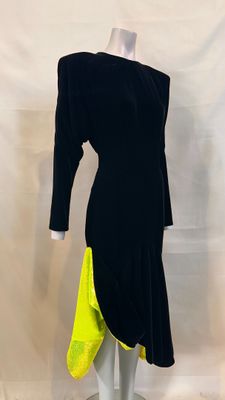 the dress is black and yellow and has a long sleeve