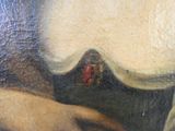 un tableau représentant une femme tenant une rose rouge à la main