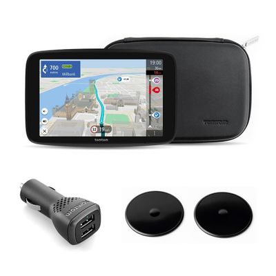 une image représentant un appareil GPS avec un chargeur de voiture