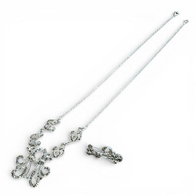 Parure en argent et strass (800 millièmes) comprenant un collier et un