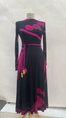 the dress is black and pink with pink flowers on it