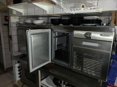 Tour réfrigéré, à 3 portes, en inox, de marque INFRICO.