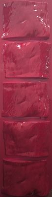 une photo d'une commode en plastique rouge à cinq tiroirs