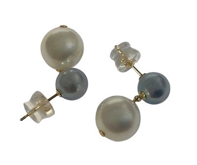 PAIRE DE PENDANTS D'OREILLES en or jaune 750/1000 ornés de 2…