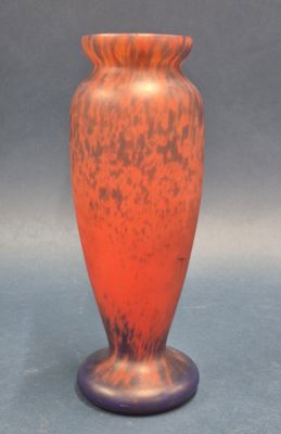 DELATTE Nancy Vase de forme balustre en verre marmoréen dans…