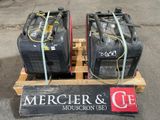 deux compresseurs d'air posés sur une palette