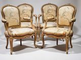 paire de fauteuils en bois sculpté de style Louis XV, avec assises rembourrées