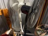 a fan that is sitting on top of a table