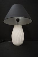 lampe de table avec un pied torsadé en marbre blanc - H : 60… (photo 3)