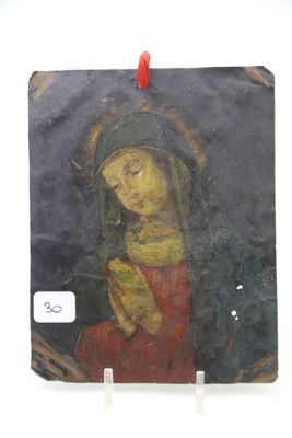 une peinture ancienne représentant une femme tenant un bébé dans ses bras