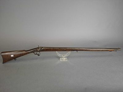 Longue CARABINE de tir à percussion, platine arrière. Pontet…