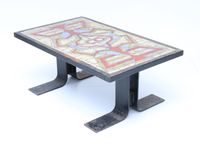 Table basse de forme rectangulaire à plateau orné de céramiq…