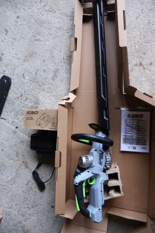 Machine NEUVE : EGO – Taille haie HT6500E 65cm sur batterie, avec...