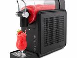 un gros plan d'un distributeur de boissons contenant une boisson