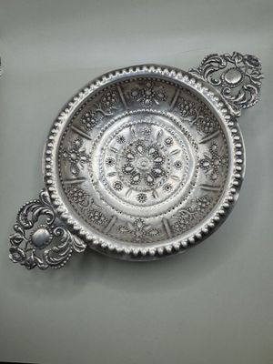 Ecuelle à oreilles en argent 833 millièmes posant sur un tal… - Photo 1