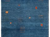 un tapis bleu orné de petits carrés et de petits points