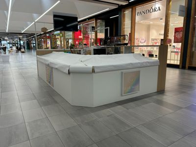 sur place : Galerie Marchande Centre Commercial La Lézarde M…