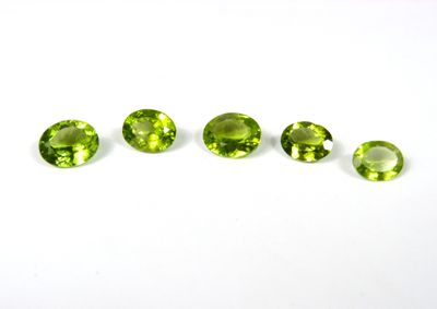 5 péridots ovales 2.03 cts 9.7x7.6x3.9 n°05530497