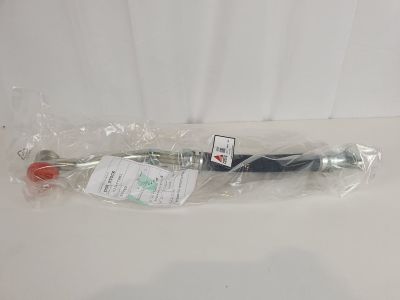 une batte de baseball noire et rouge, emballée dans du plastique, posée sur une table blanche