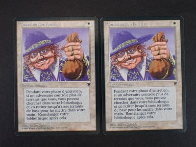 Sur ces deux cartes figure l'image d'un homme portant un chapeau