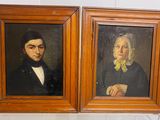 une paire de portraits représentant un homme et une femme portant un nœud papillon jaune
