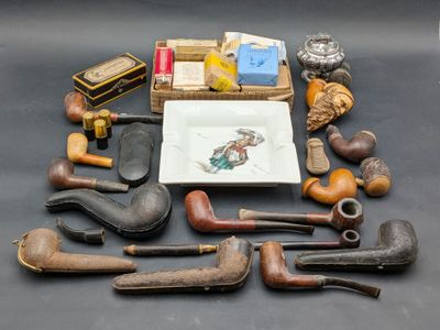 de nombreux types différents de tabacs à pipe sur la table