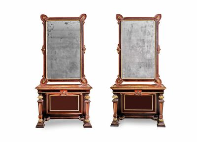 paire d'armoires-miroirs en acajou de l'époque de George II, avec des panneaux décoratifs